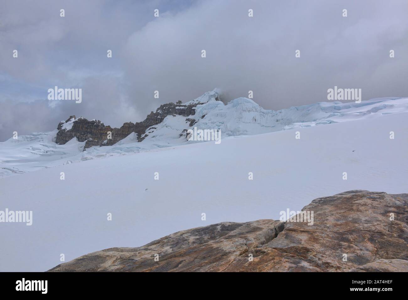 Vista Del Glaciar Ritacuba Y Ritacuba Negra, Parque Nacional El Cocuy, Boyacá, Colombia Foto de stock