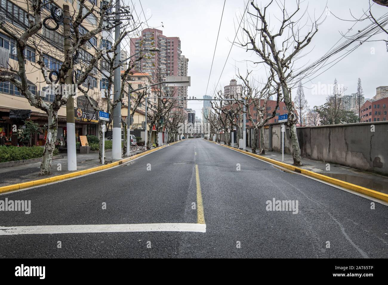 Shanghai, China, 26 de enero de 2020, una calle vacía en Shanghai durante el brote de coronavirus Foto de stock