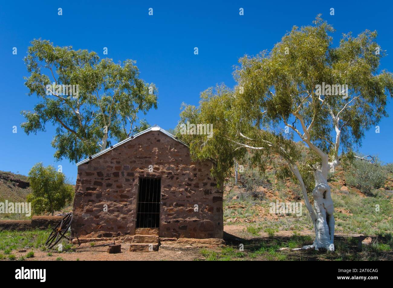 Una antigua casa de piedra de los colonos en el Parque de Conservación de los Mármoles del Diablo en el territorio del Norte, Australia. Foto de stock