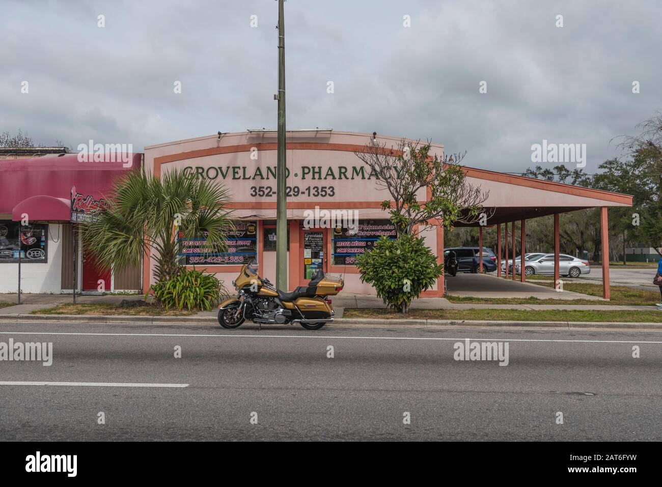 Groveland Pharmacy Storefront, Buena Farmacia Vecina Groveland Florida Estados Unidos Foto de stock