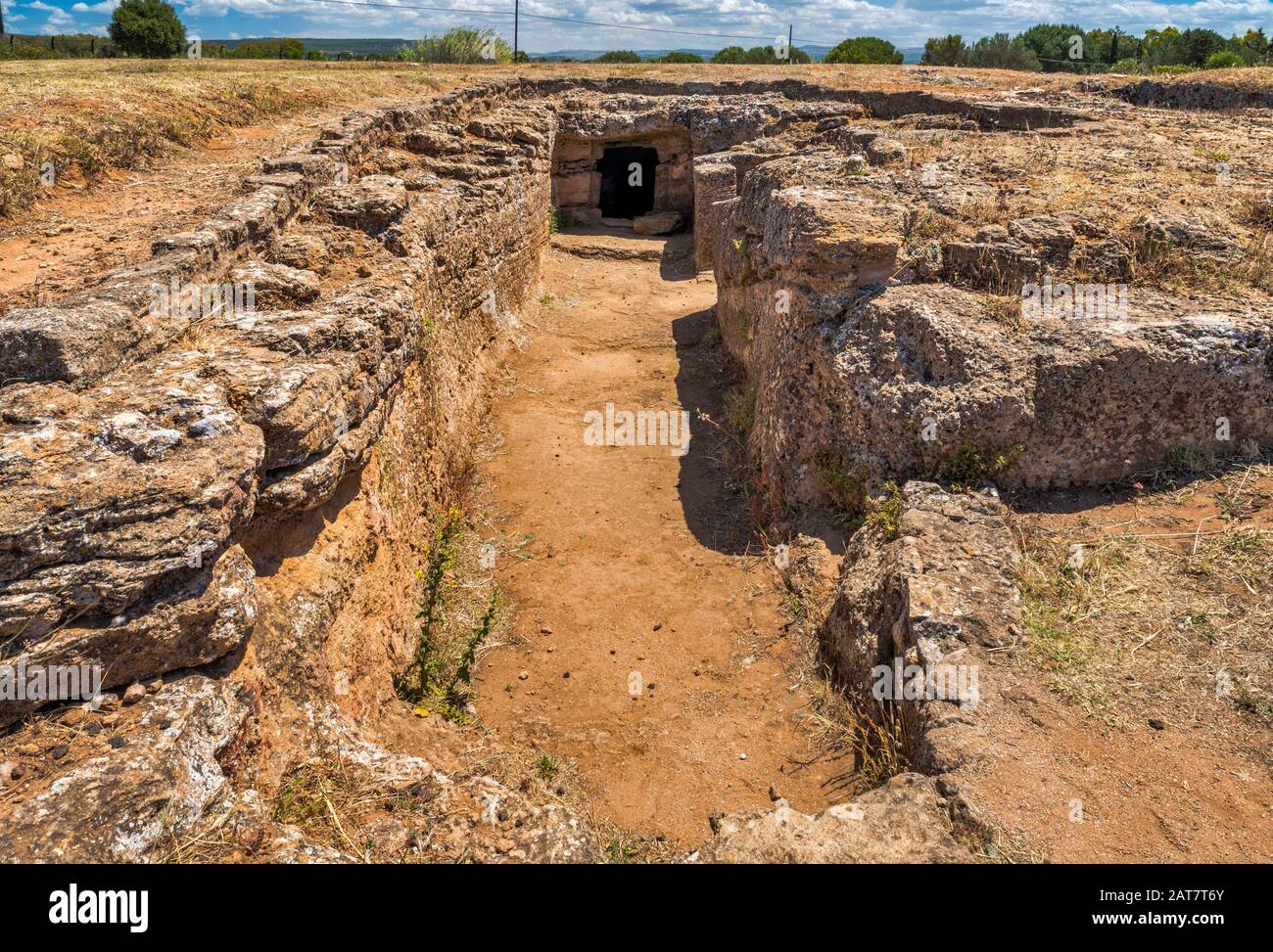 Necropoli di Anghelu Ruju, Eneolítico, 3200-2800 BC, cámaras funerarias, sitio arqueológico cerca de Alghero, provincia de Sassari, Cerdeña, Italia Foto de stock