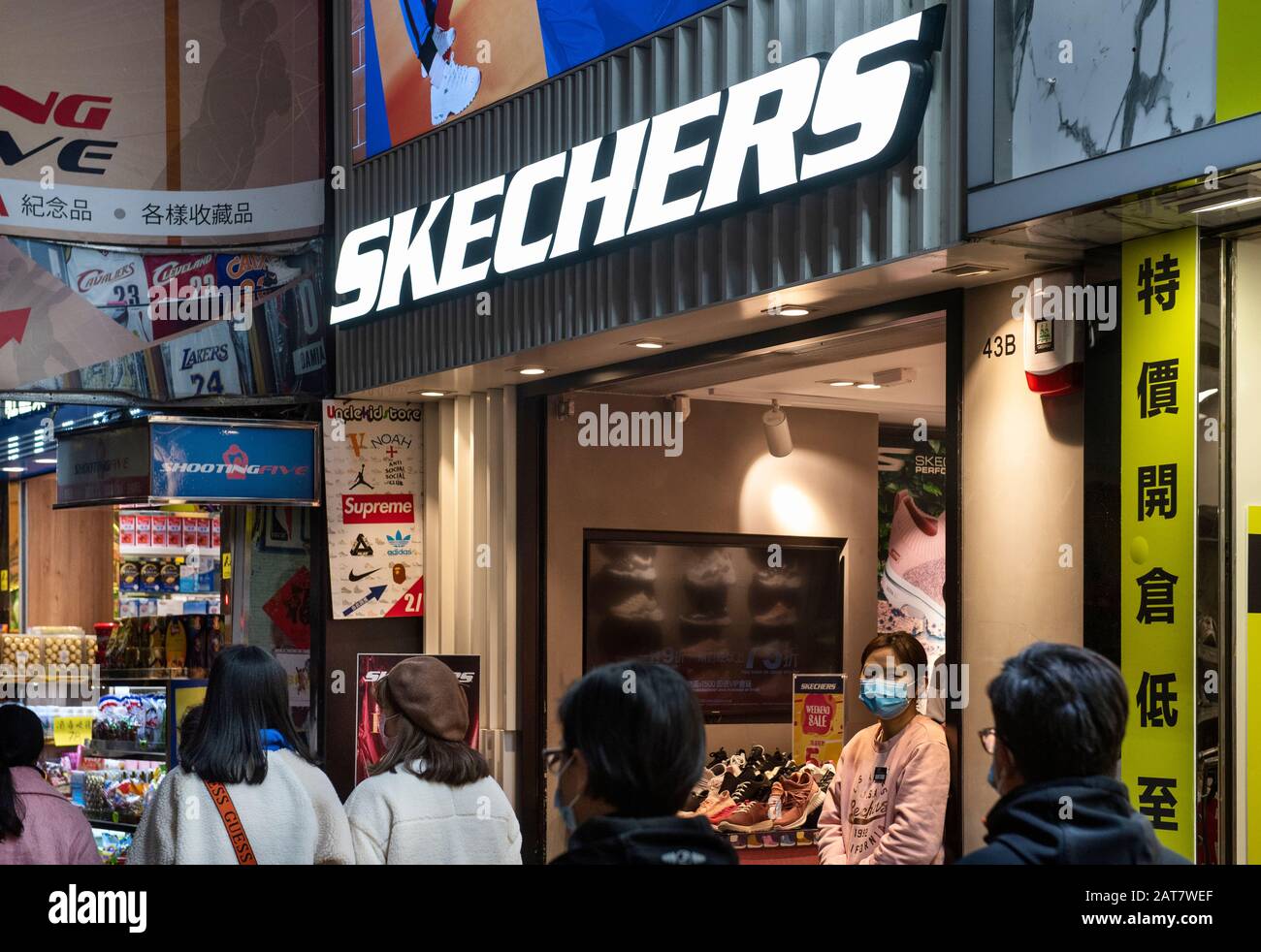 Estilo de vida y calzado de alto rendimiento Marca Skechers tienda visto en Hong Kong Fotografía de stock - Alamy