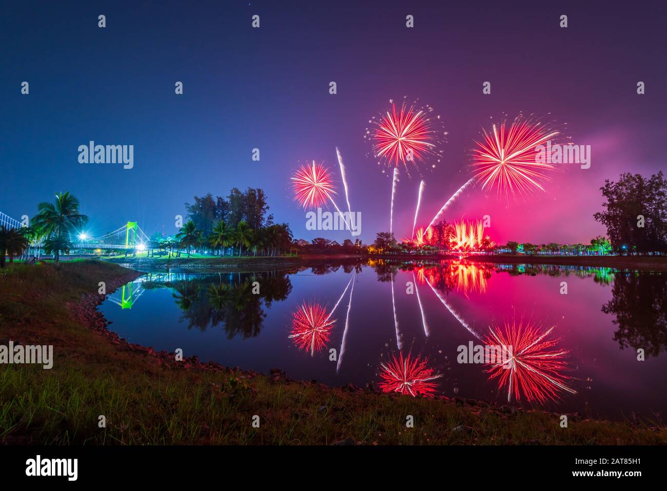 Hermoso Festival De Fuegos Artificiales En Udon Thani, Tailandia Foto de stock