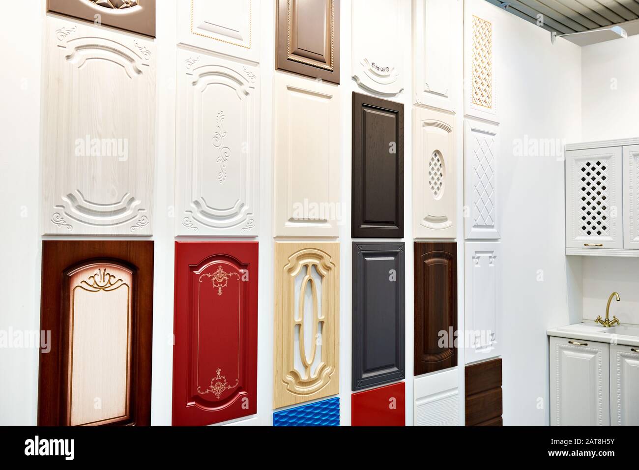 Paneles decorativos para puertas de muebles de cocina Fotografía de stock -  Alamy