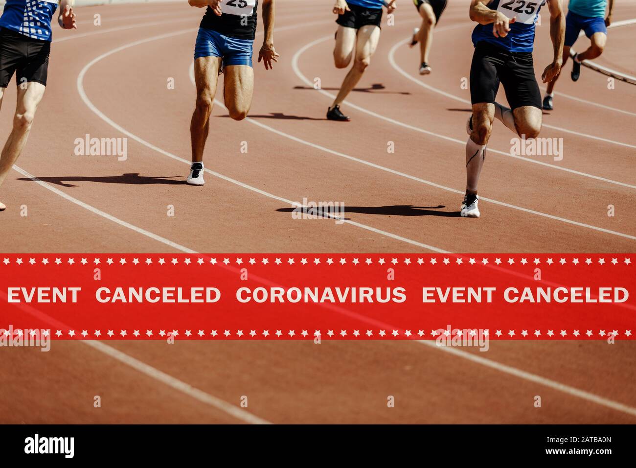 advertencia: el evento de cinta canceló el coronavirus en los atletas de atletismo en segundo plano Foto de stock