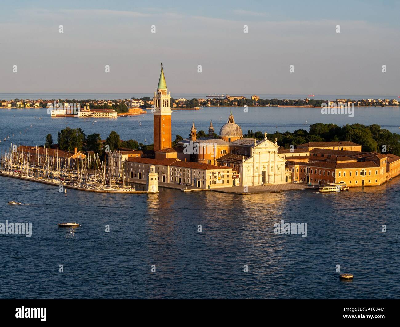 San Giorgio Maggiore visto desde la Torre San Marco, Venecia Foto de stock