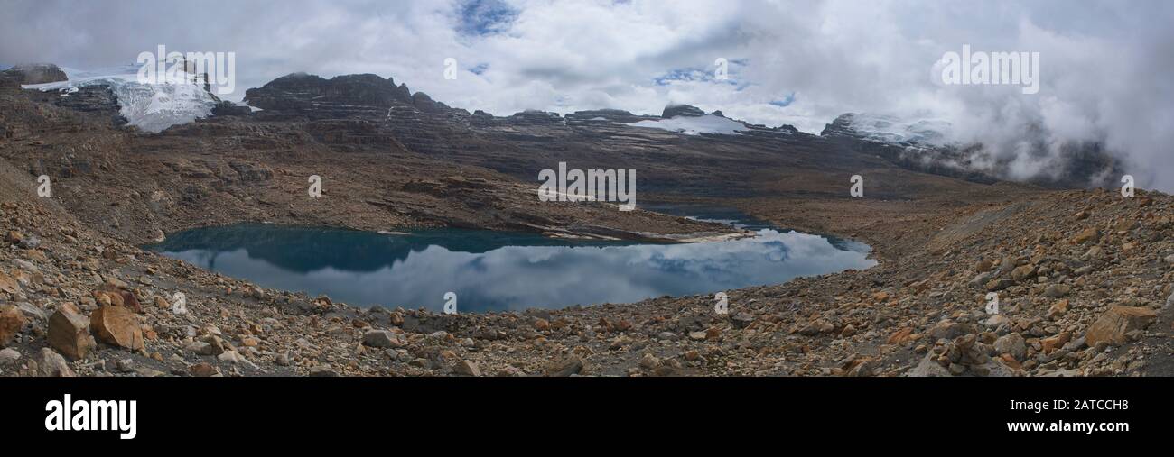Panorama de lagunas Grande de la Sierra en el Parque Nacional el Cocuy, Boyacá, Colombia Foto de stock