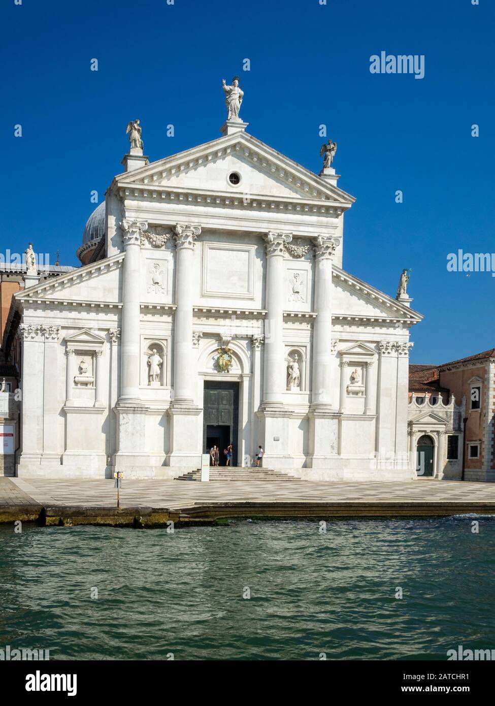 Chiesa di San Giorgio Maggiore por el canal de Giudecca Foto de stock