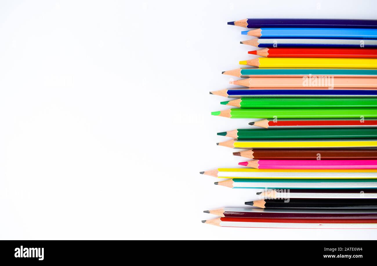 Crayones De Colores Para Los Niños A Pintar El Papel Fotos, retratos,  imágenes y fotografía de archivo libres de derecho. Image 20722468