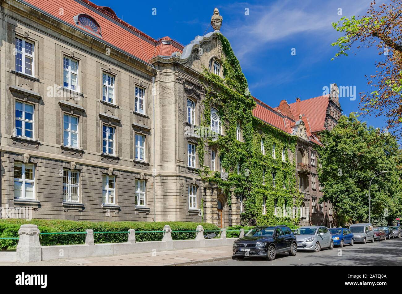 Szczecin, Provincia De Pomerania Occidental, Polonia. La Universidad Marítima, que se encuentra en Wały Chrobrego (Terrazas de Haken). Foto de stock