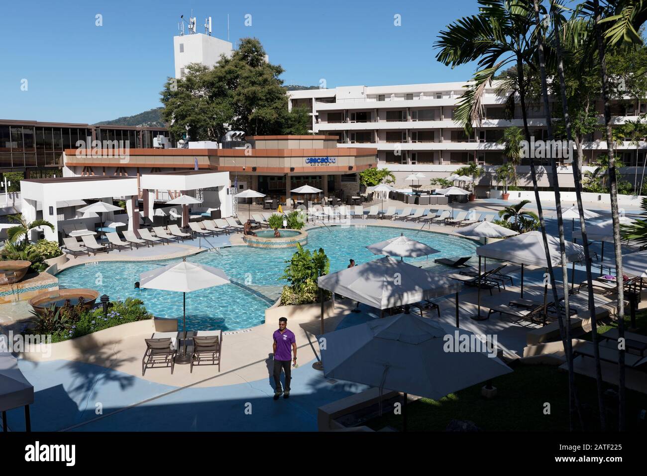 Hilton Hotel piscina, Puerto España, Trinidad y Tobago Fotografía de stock  - Alamy