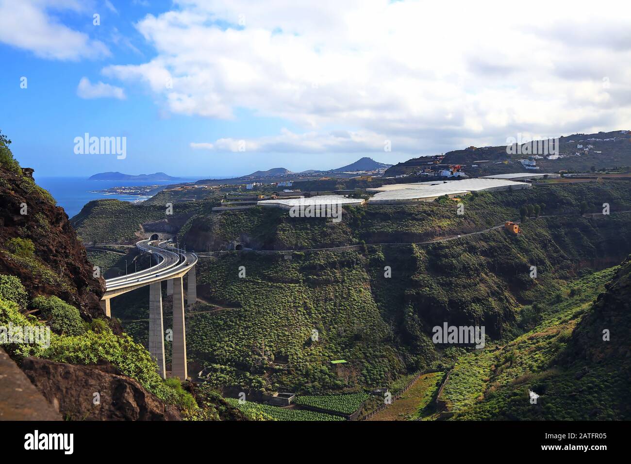 Gran Canaria tiene una red de carreteras bien desarrollada Foto de stock