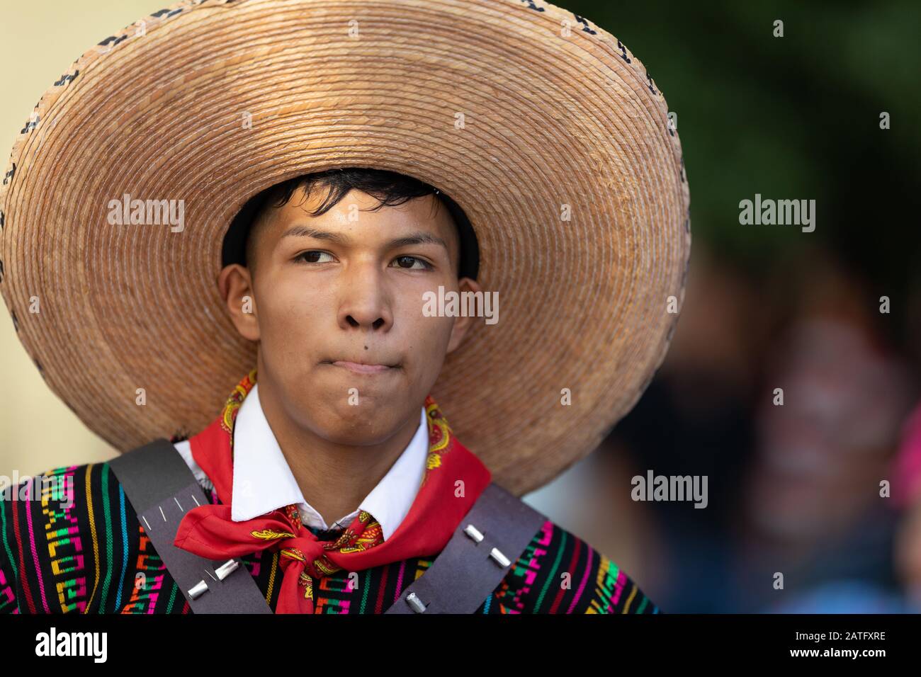 Matamoros, Tamaulipas, México - 20 de noviembre de 2019: El Desfile del día  de la Revolución Mexicana, revolucionarios con ropa tradicional, yendo por  las Sextas Fotografía de stock - Alamy