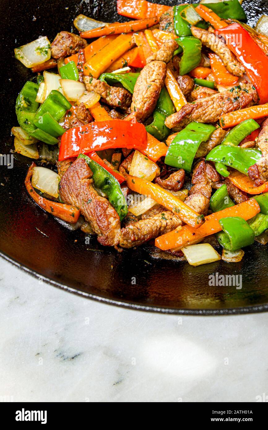 El bistec picado o Bistec Picao y las pataconas o tostones son rebanadas de  plátano verde frito, hechas con plátanos verdes, comida Típica panameña,  Panamá, Centro Fotografía de stock - Alamy