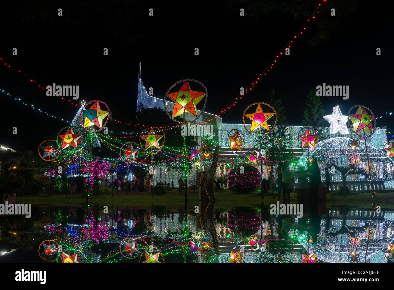 Festival De Iluminación Cristiana De Navidad, Ban Tha Rae, Sakon Nakhon, Tailandia Foto de stock
