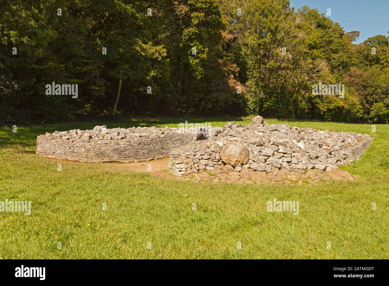 Long Cairn, cámara de entierro neolítica, Parc le Breos, Parkmill, Gower Peninsula, Swansea, Gales del Sur, Reino Unido Foto de stock