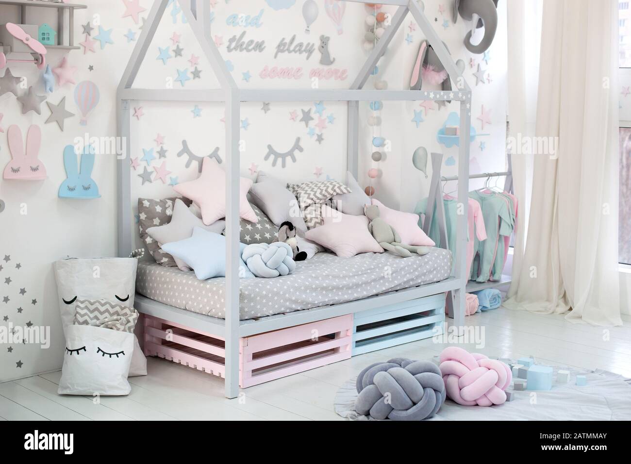 Techo decorado con estrellas  Baby nursery inspiration, Boys bedrooms,  Clean bedroom