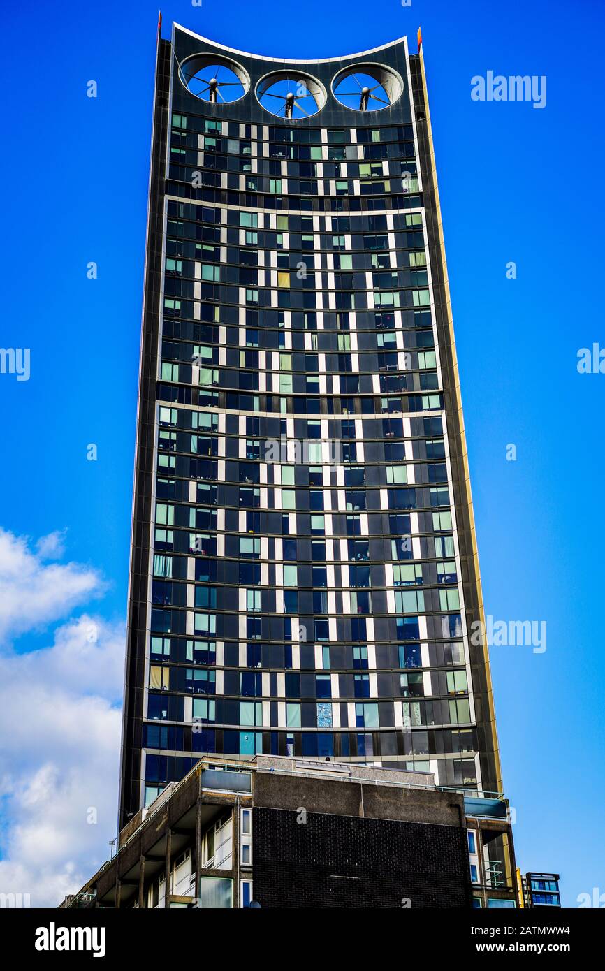 Strata SE1 Torre residencial de 43 pisos en Elephant & Castle South London. Terminado 2010. Arquitectos BFLS. Foto de stock