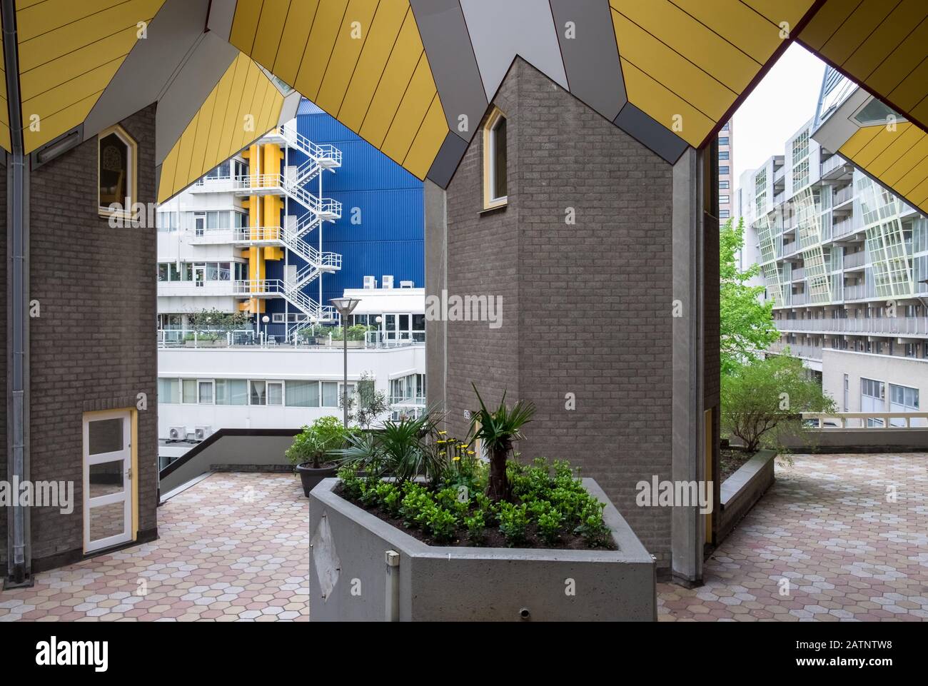 Zona De Patio De Cube Houses, Rotterdam, Países Bajos Foto de stock