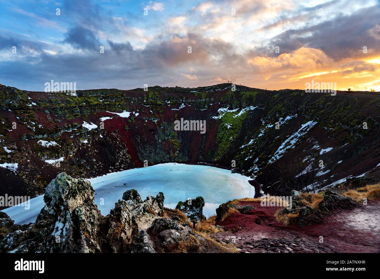 Kerith cráter en Islandia maravillas naturales aventuras en Islandia Foto de stock