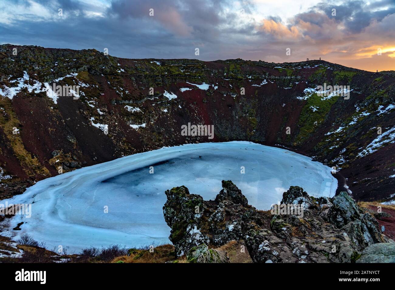 Kerith cráter en Islandia maravillas naturales aventuras en Islandia Foto de stock