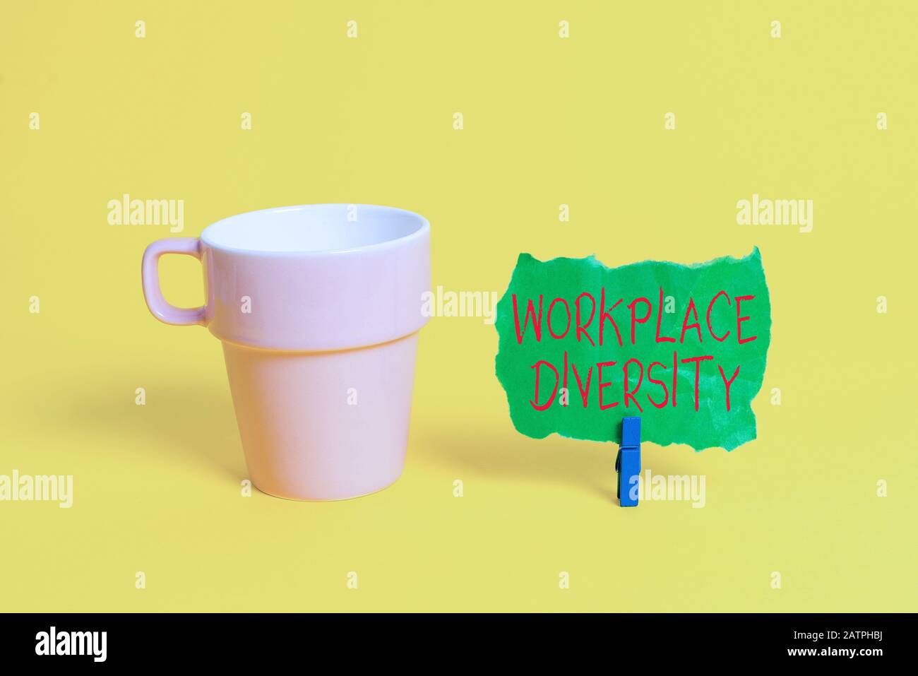 Escritura de mano conceptual que muestra la diversidad en el lugar de