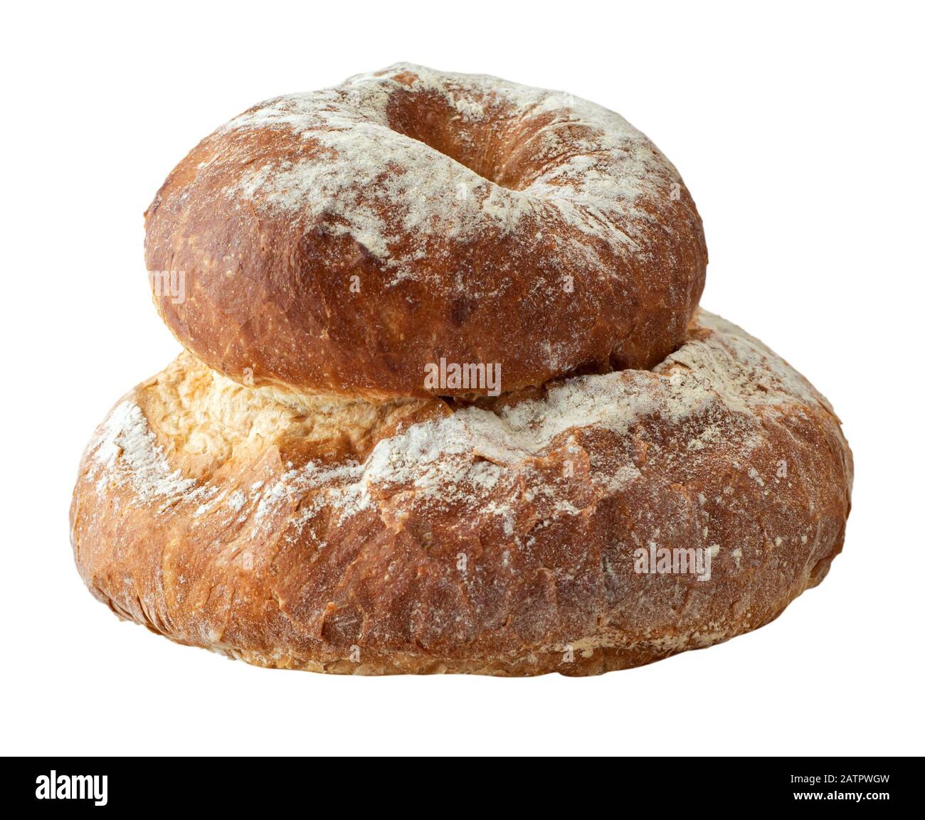 Imagen de pan de un pan redondo de casa aislada sobre un fondo blanco. Foto de stock
