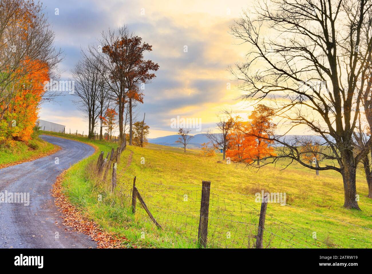 Country Road En Swobope, Shenandoah, Valley, Virginia, Ee.Uu Foto de stock