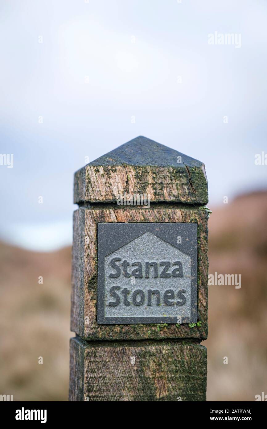 Estrofa Stone En Nab Hill, Cerca De Oxenhope, Bradford, West Yorkshire Foto de stock