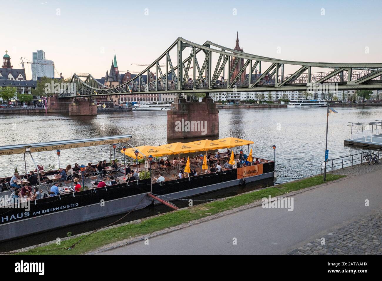 Eiserner Steg (puente peatonal de hierro)1911/1912, es un puente