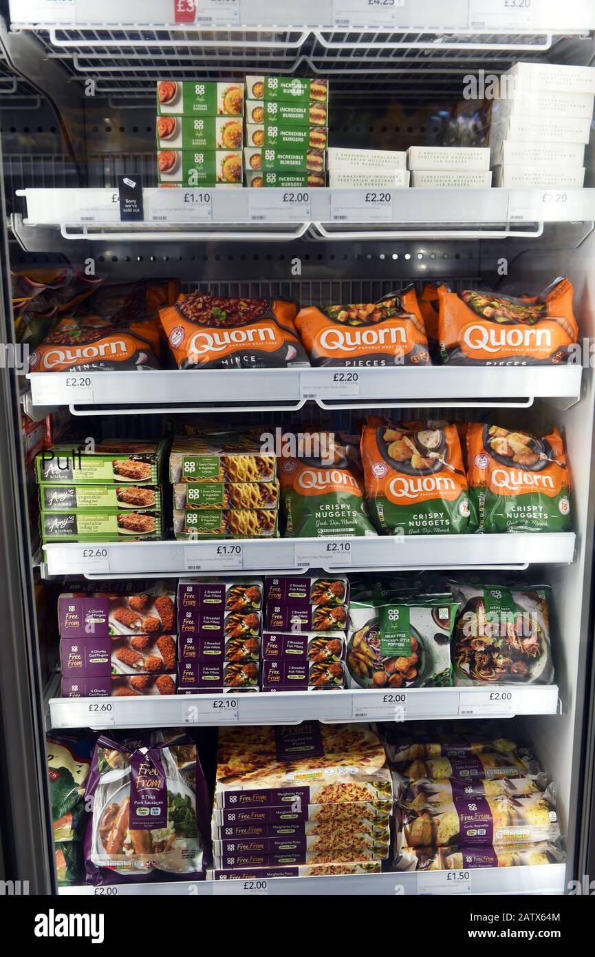 Productos Quorn a la venta en un supermercado Foto de stock