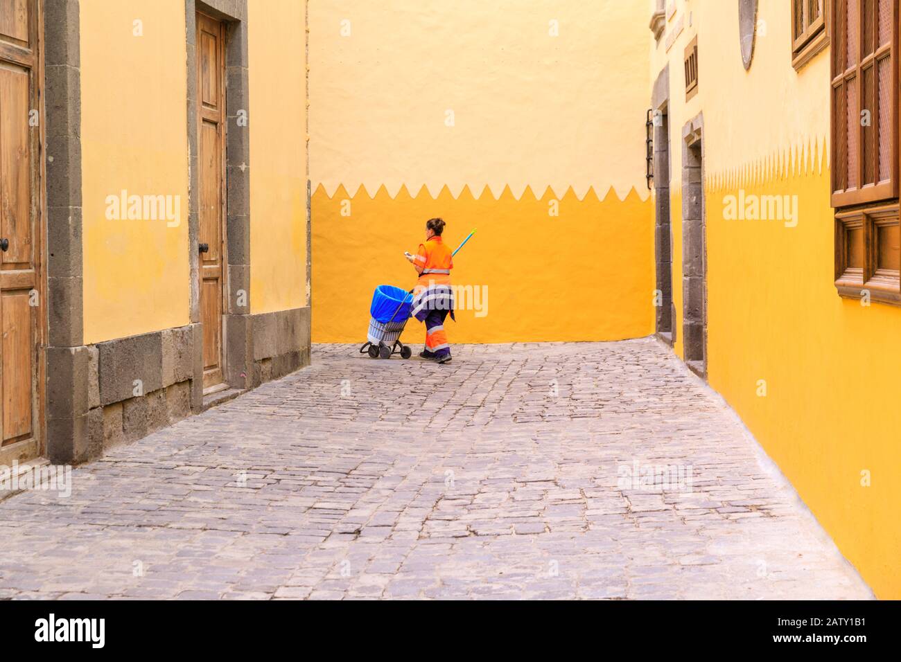 Arquitectura histórica y casas coloniales españolas pintadas en Vegueta, el casco antiguo de las Palmas de Gran Canaria, Gran Canaria, Islas Canarias Foto de stock