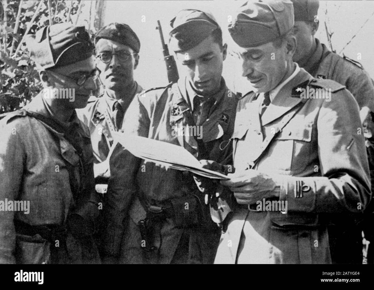 1942 c., ITALIA : el director de cine italiano MICHELANGELO ANTONIONI (  nacido en Ferrara , 1912 ) cuando fue militar durante la Segunda Guerra  Mundial, oficial o Fotografía de stock - Alamy