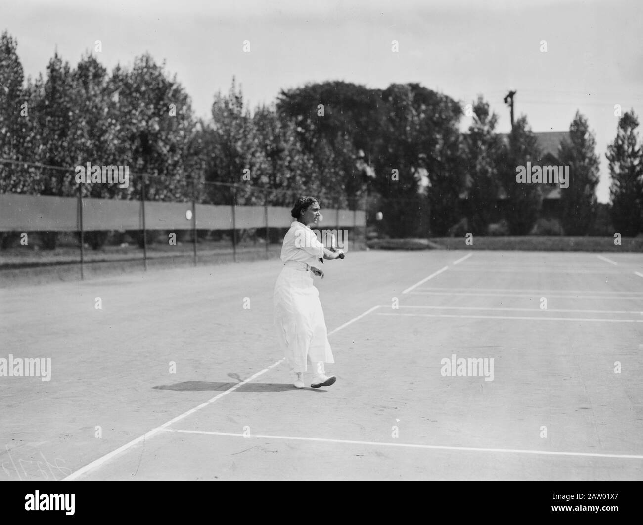 Campeón de tenis Clare Cassell en el torneo de solteros de Montclair Athletic Club para mujer en Montclair, N.J. Foto de stock
