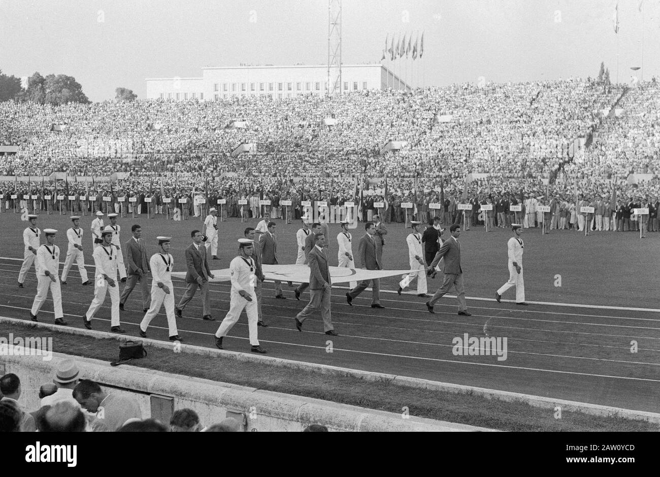 Juegos Olímpicos En Roma. Opening.Binnen traer la bandera olímpica