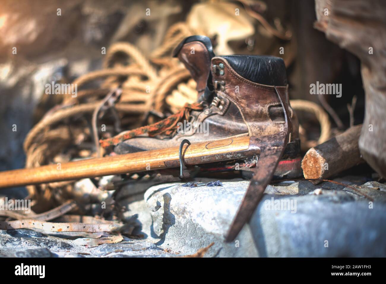 Vintage mountaineering boots fotografías e imágenes de alta resolución -  Alamy