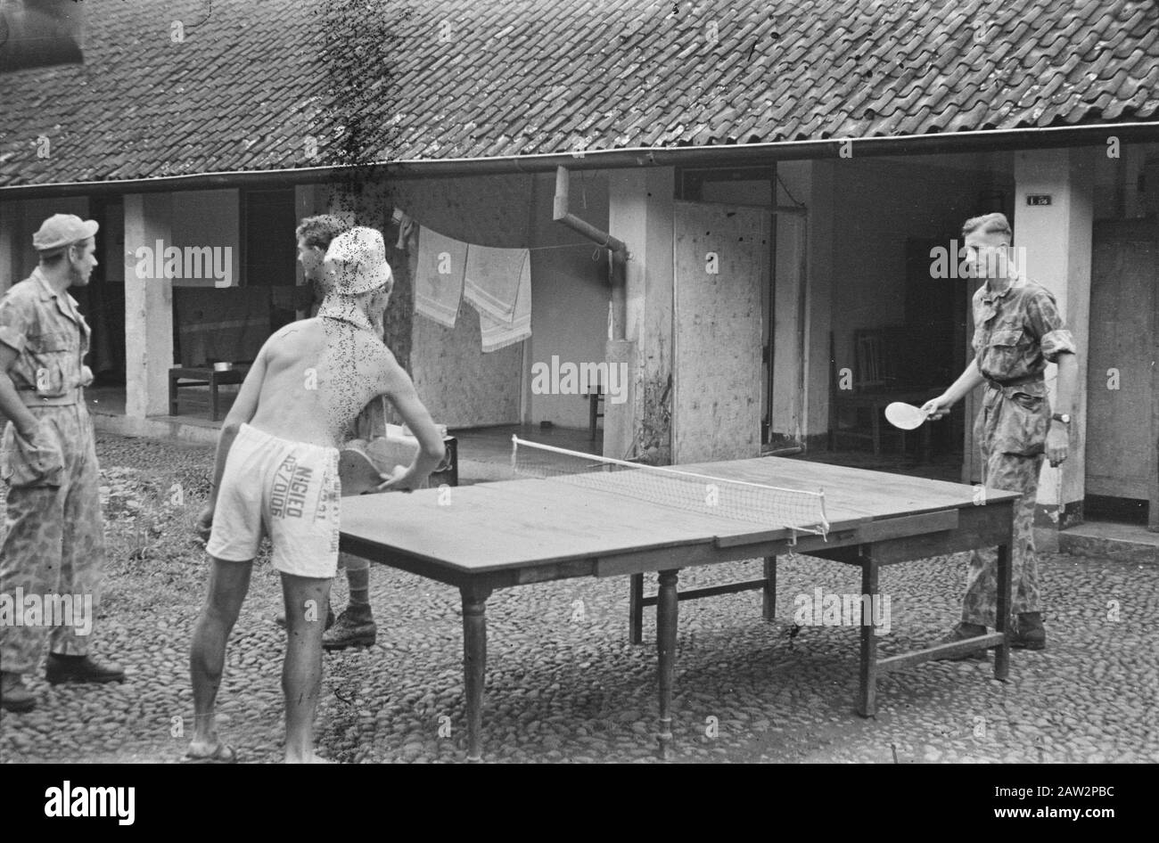 hecho Tacto Competir Old ping pong table from fotografías e imágenes de alta resolución - Alamy