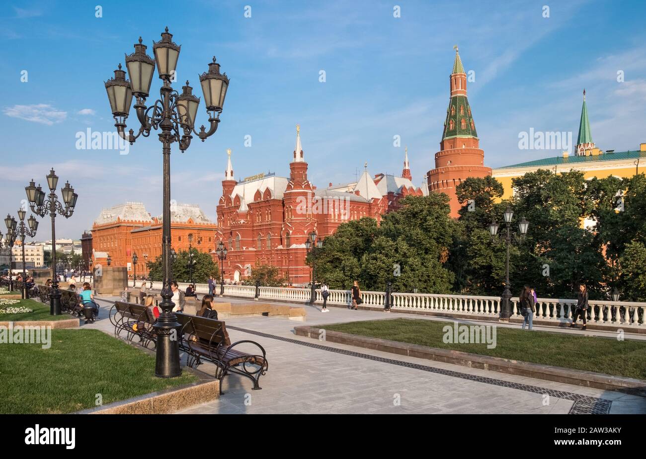 Kremlin Ciudad vista desde Alexander Garden, un parque público urbano en Moscú, Rusia. Foto de stock