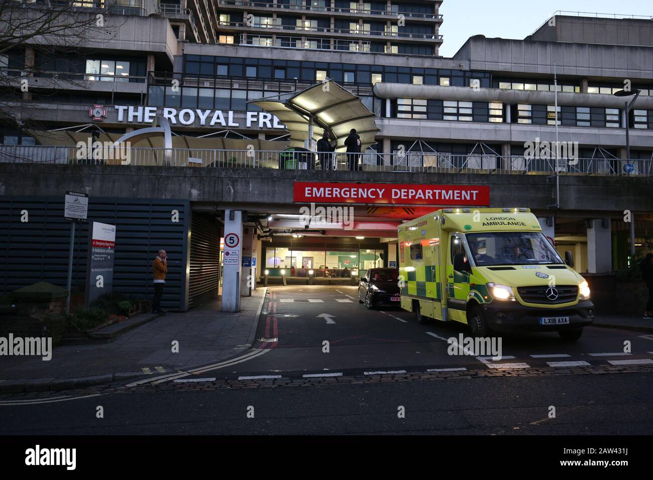 Una vista del hospital de enseñanza Royal Free Hospital en la zona de Hampstead del distrito londinense de Camden. El hospital forma parte del Royal Free London NHS Foundation Trust. Foto de PA. Fecha Del Cuadro: Jueves 6 De Febrero De 2020. El crédito de la foto debe leer: Jonathan Brady/PA Wire Foto de stock