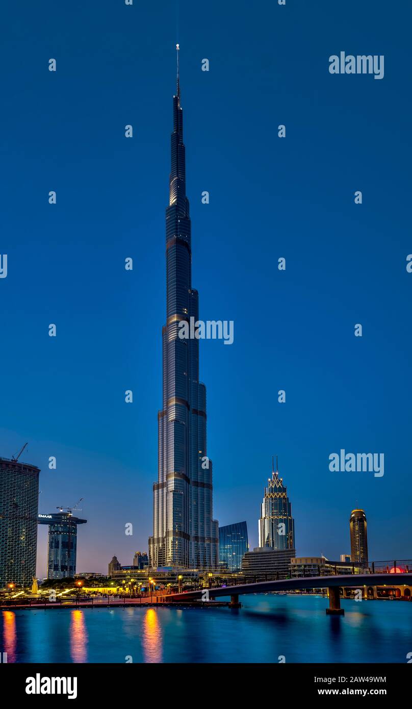 El Burj Khalifa Tower en el centro de Dubai, EAU, del Oriente Medio. Foto de stock