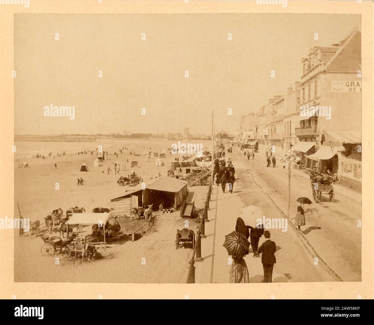 1885 CA, LES SABLES-D'OLONNE , Vendée , FRANCIA : el Remblai y la playa . - FRANCIA - FOTO STORICHE - FOTOS DE HISTORIA - GEOGRAFIA - GEOGRAFÍA - Foto de stock