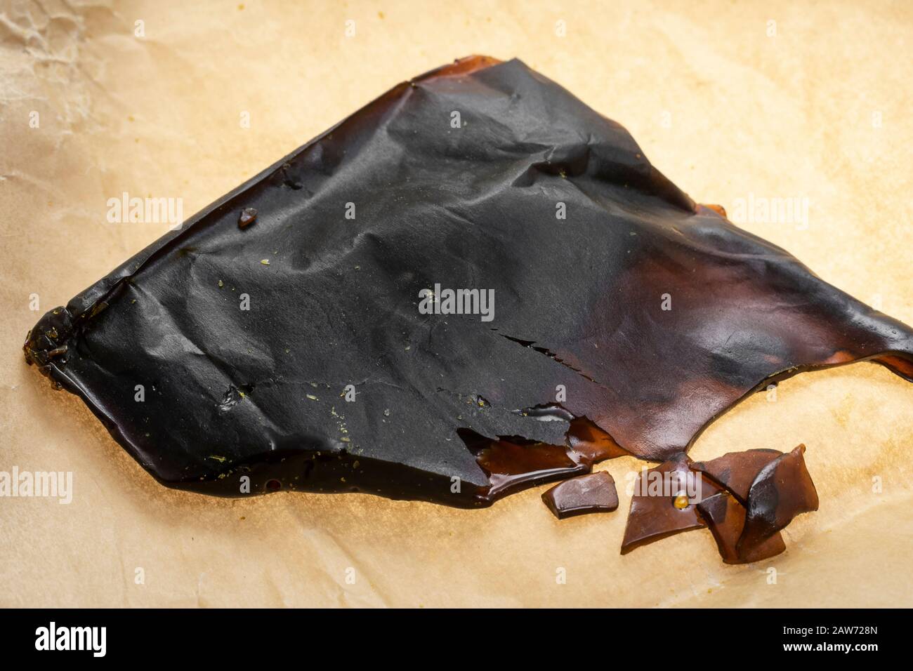 cera de fragmentos de marihuana medicinal concentrado de aceite de cannabis procesado closeup en california Foto de stock