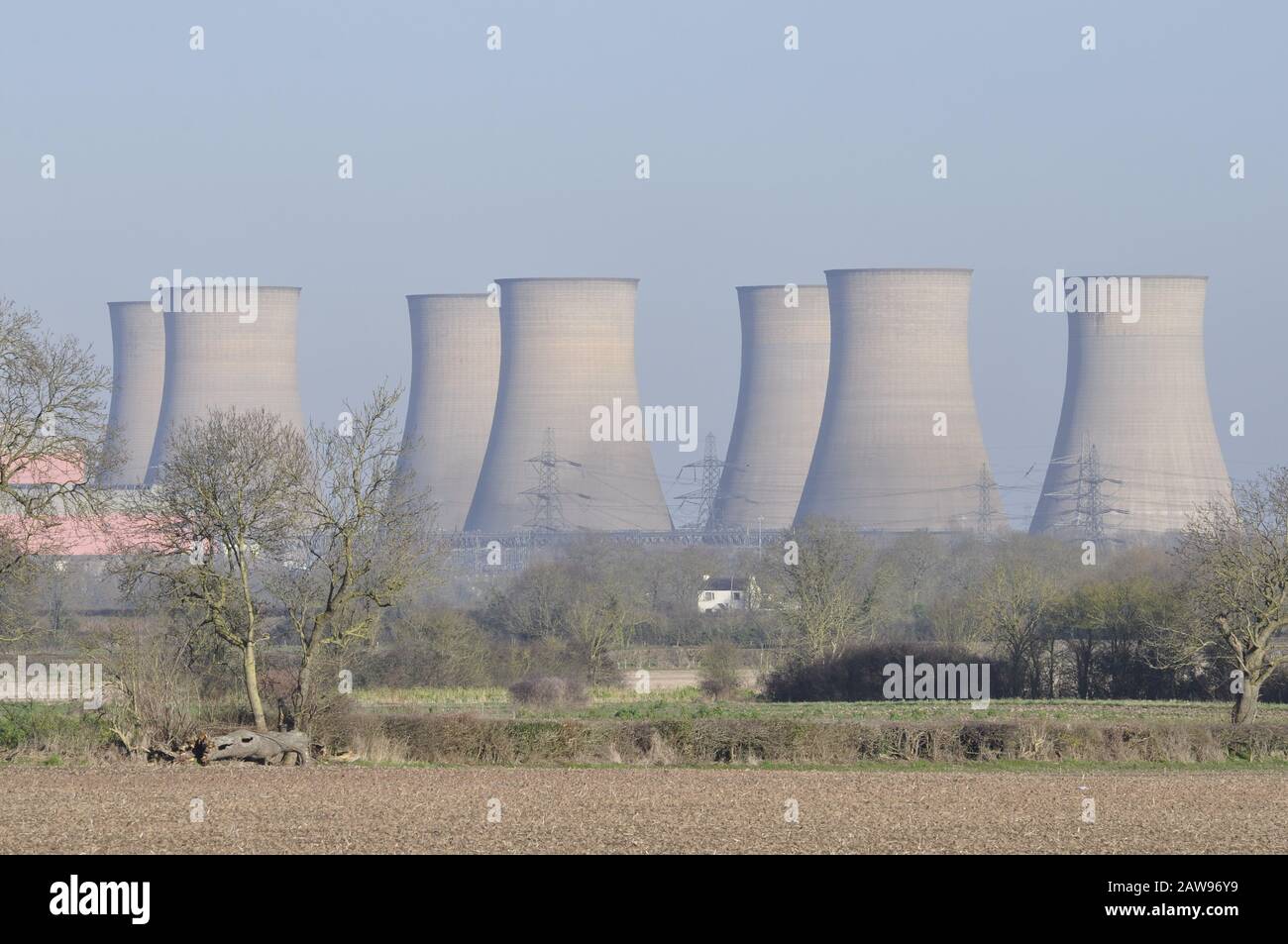 La central eléctrica Cottam, retirada del servicio, cerca de Retford, East Nottinghamshire, Inglaterra, Reino Unido Foto de stock