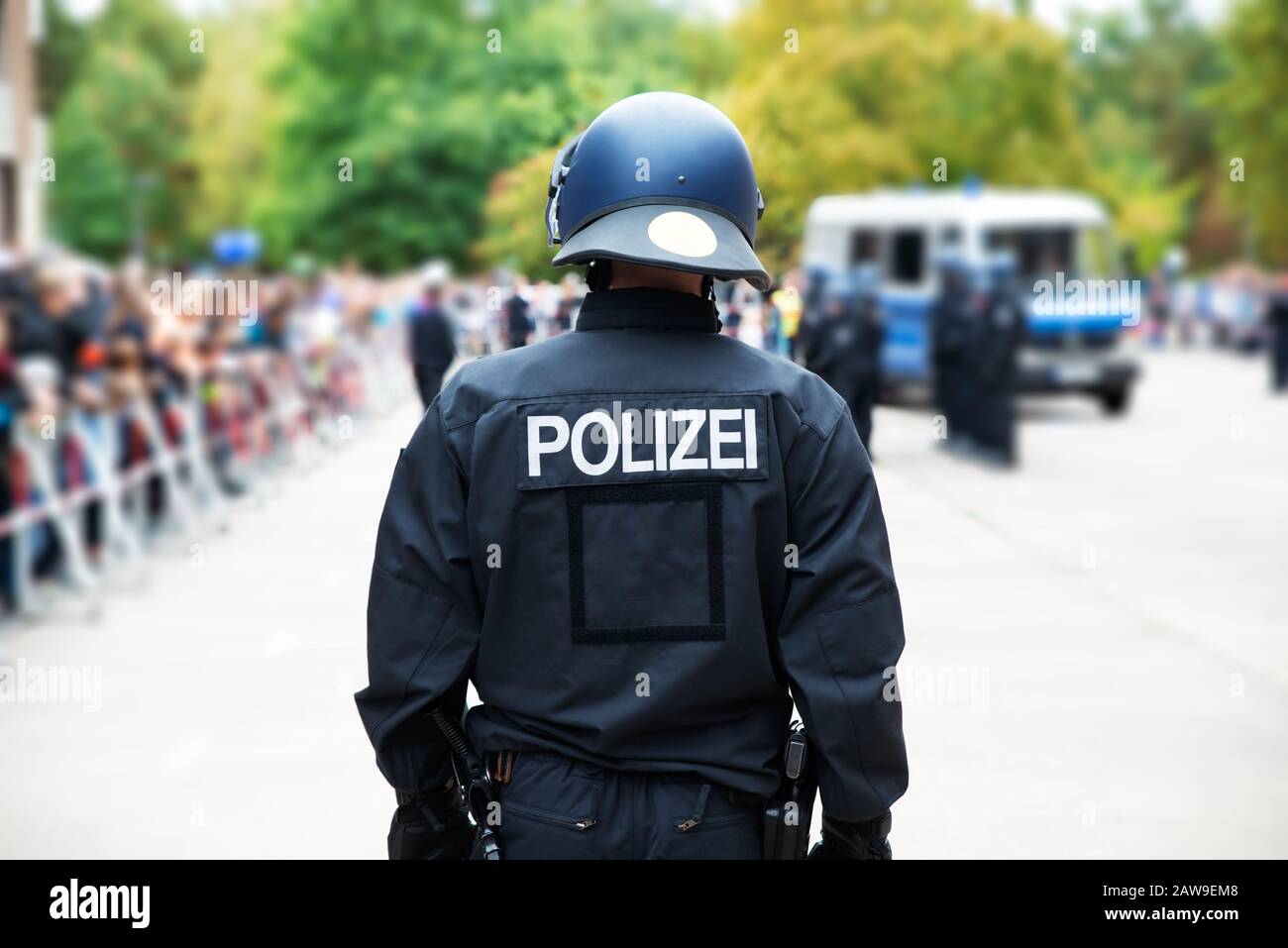 Policía Alemán Con Protección A Prueba De Balas En Protesta Pública Foto de stock