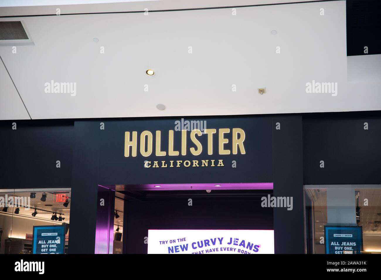 Hollister tiendas de ropa de california en un centro comercial Fotografía stock - Alamy