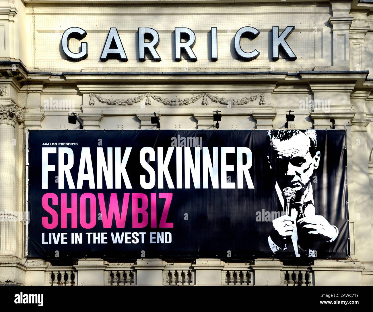 Londres, Inglaterra, Reino Unido. Frank Skinner 'howbiz' en el Teatro Garrick, Charing Cross Road (febrero de 2020) Foto de stock
