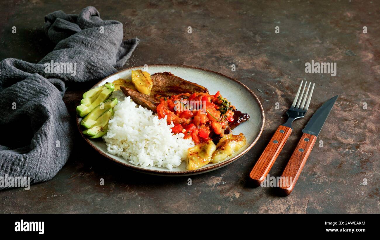 El Bistec a la Criolla plato tradicional colombiano filete de