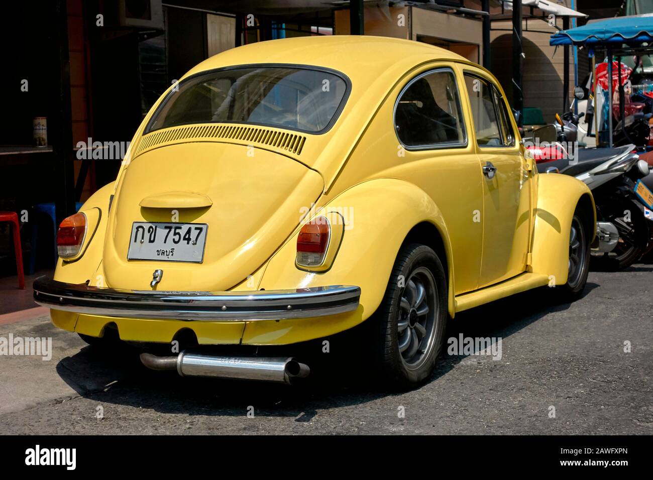 Coche Beetle de VW amarillo Fotografía de stock Alamy