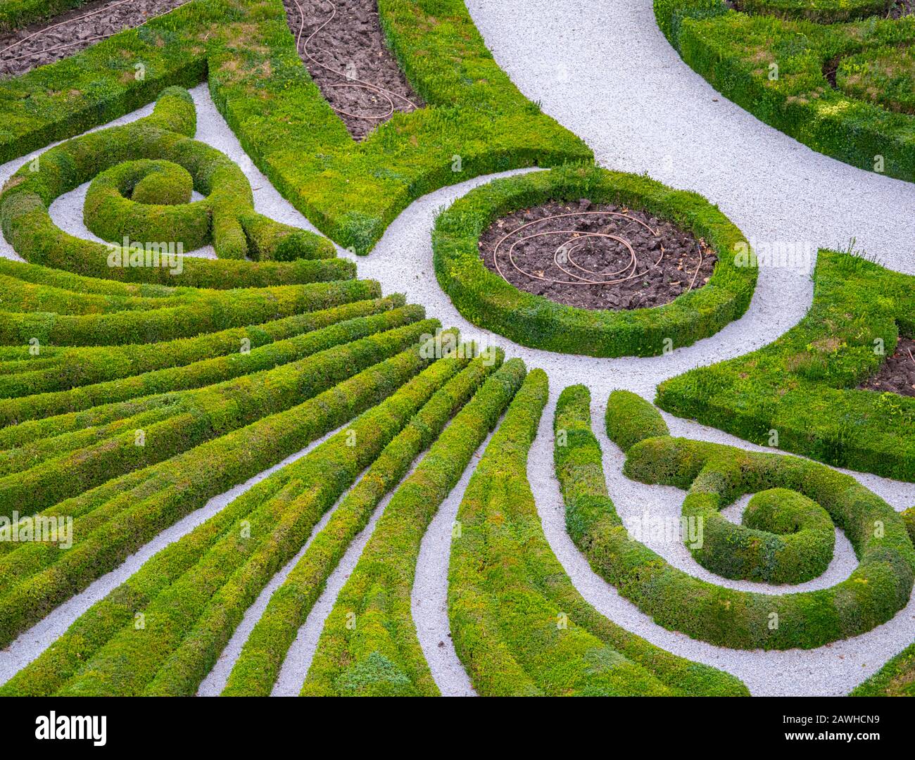Topiary Cut En un diseño 2D En un gran jardín Foto de stock