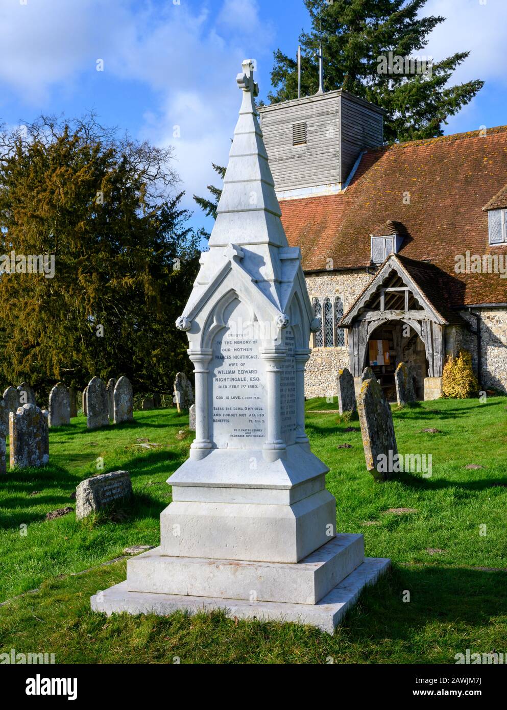 El sitio de entierro familiar de Florence Nightingale en el cementerio de la iglesia parroquial de St Margaret of Antioch de Mellow, Hampshire, Inglaterra, Reino Unido Foto de stock